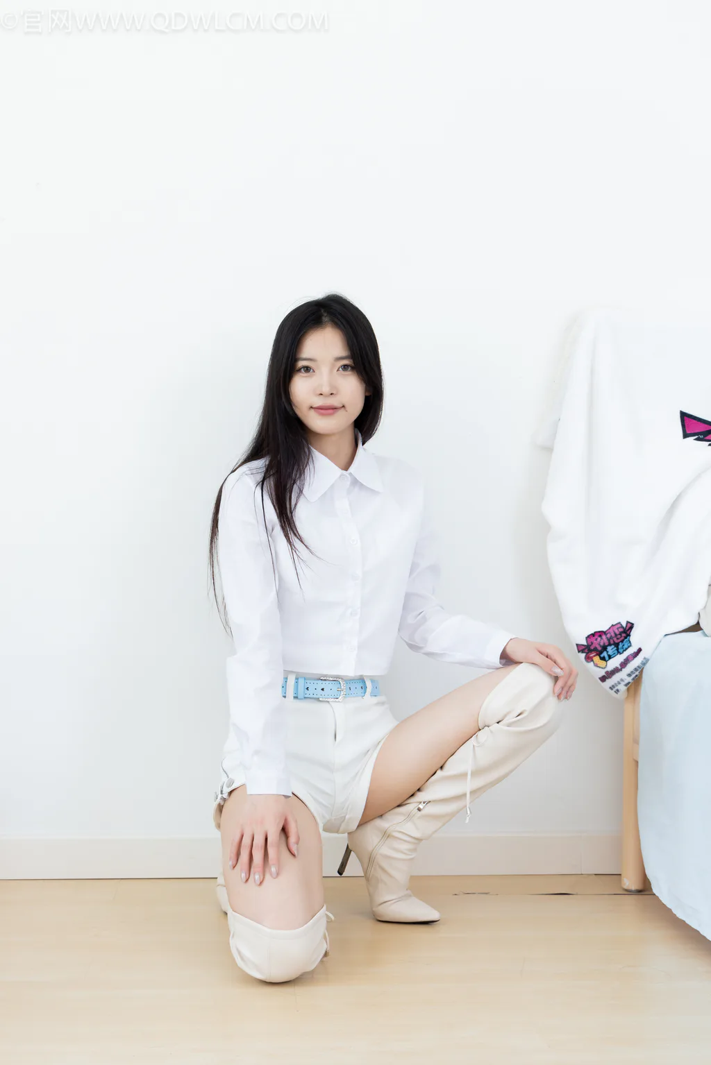 图片[4]-勿恋传媒 NO.2626 茯苓-长靴、白棉袜、裸足[181P/1V/4.19GB]-美图