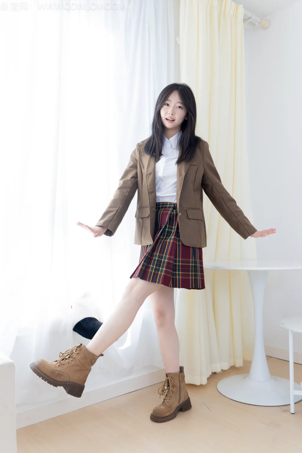 图片[3]-勿恋传媒 NO.2567 萌萌-短靴、白棉袜、裸足、jk至服[150P/1V/3.61GB]-美图