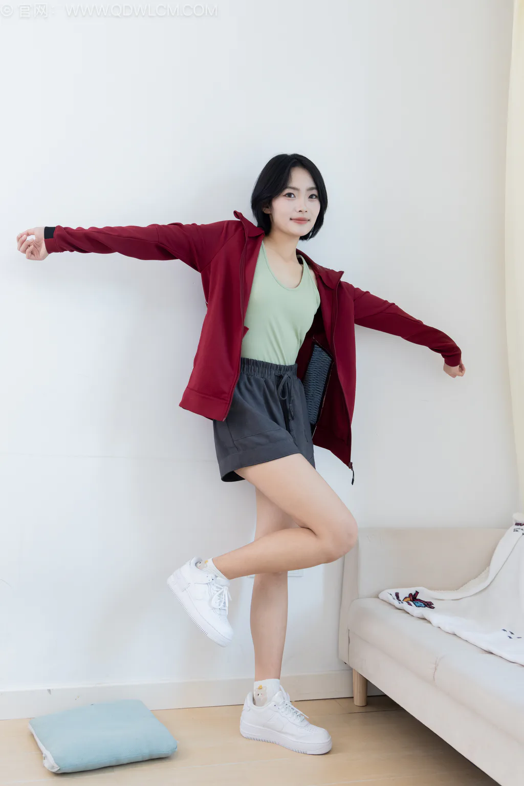 图片[2]-勿恋传媒 NO.2572 小爱-板鞋、白棉袜、裸足[151P/1V/3.69GB]-美图