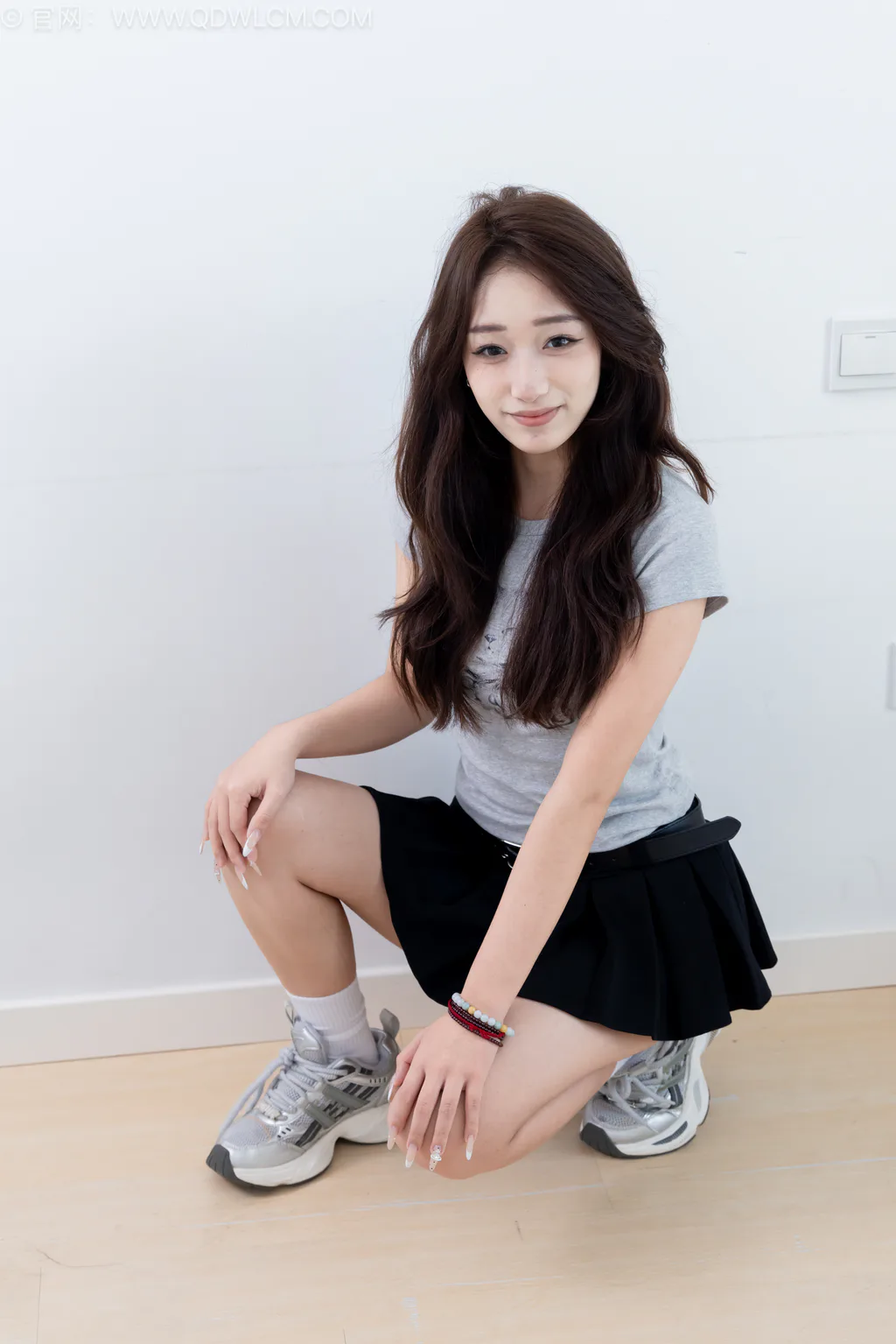 图片[2]-勿恋传媒 NO.2574 半夏-运动鞋、纯白棉袜、裸足[158P/1V/3.68GB]-美图