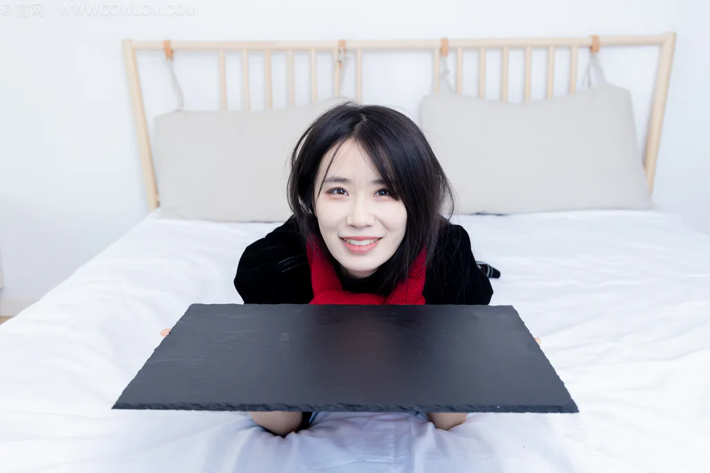 勿恋传媒 NO.2577 菜菜-皮鞋、小腿薄黑丝、裸足[305P/1V/6.35GB]-美图