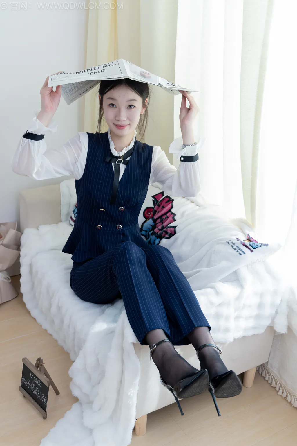 图片[3]-勿恋传媒 NO.2578 水密桃-高跟鞋、薄黑丝、银行至服、裤里丝[157P/1V/4.09GB]-美图