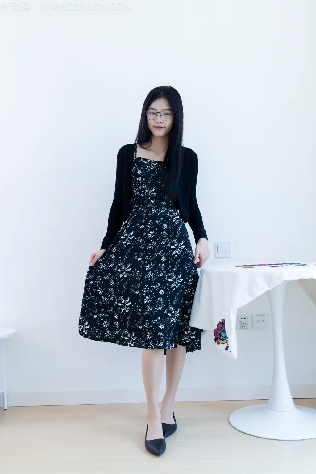 图片[2]-勿恋传媒 NO.2580 茯苓-平底鞋、薄肉丝、裸足[150P/1V/4.88GB]-美图