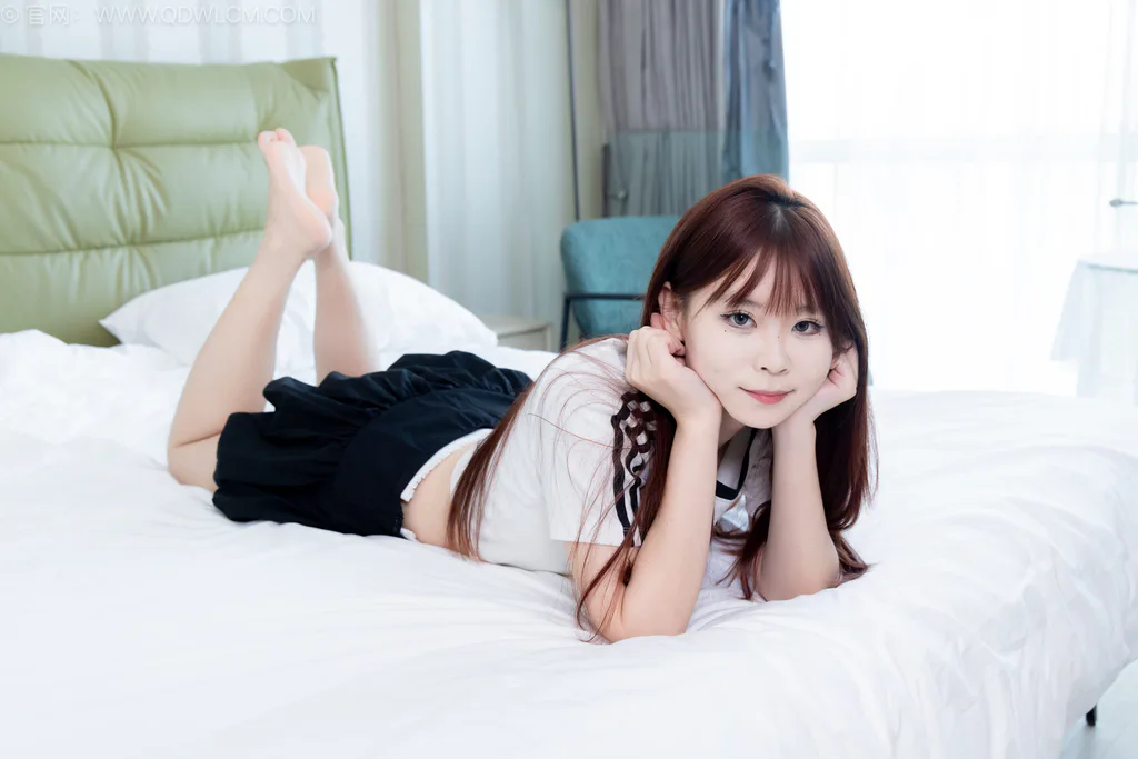 勿恋传媒 NO.2582 面面-板鞋、纯白棉袜、裸足[150P/1V/3.89GB]-美图