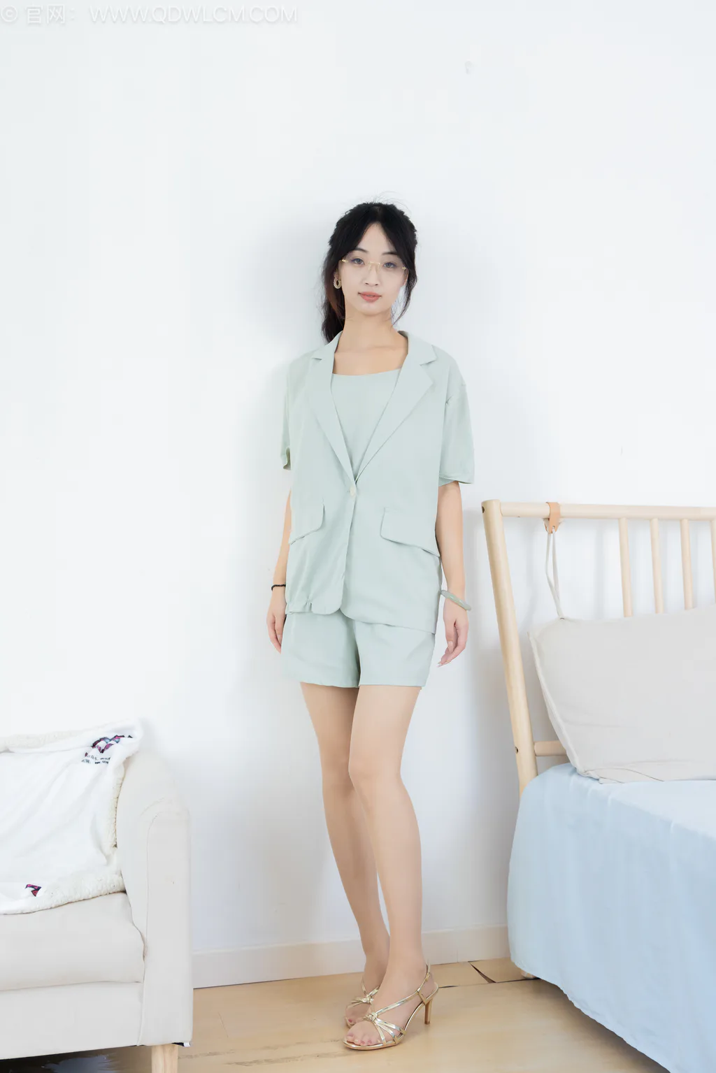 图片[4]-勿恋传媒 NO.2586 南南-三双高跟鞋、薄肉丝、裸足[155P/1V/5.95GB]-美图