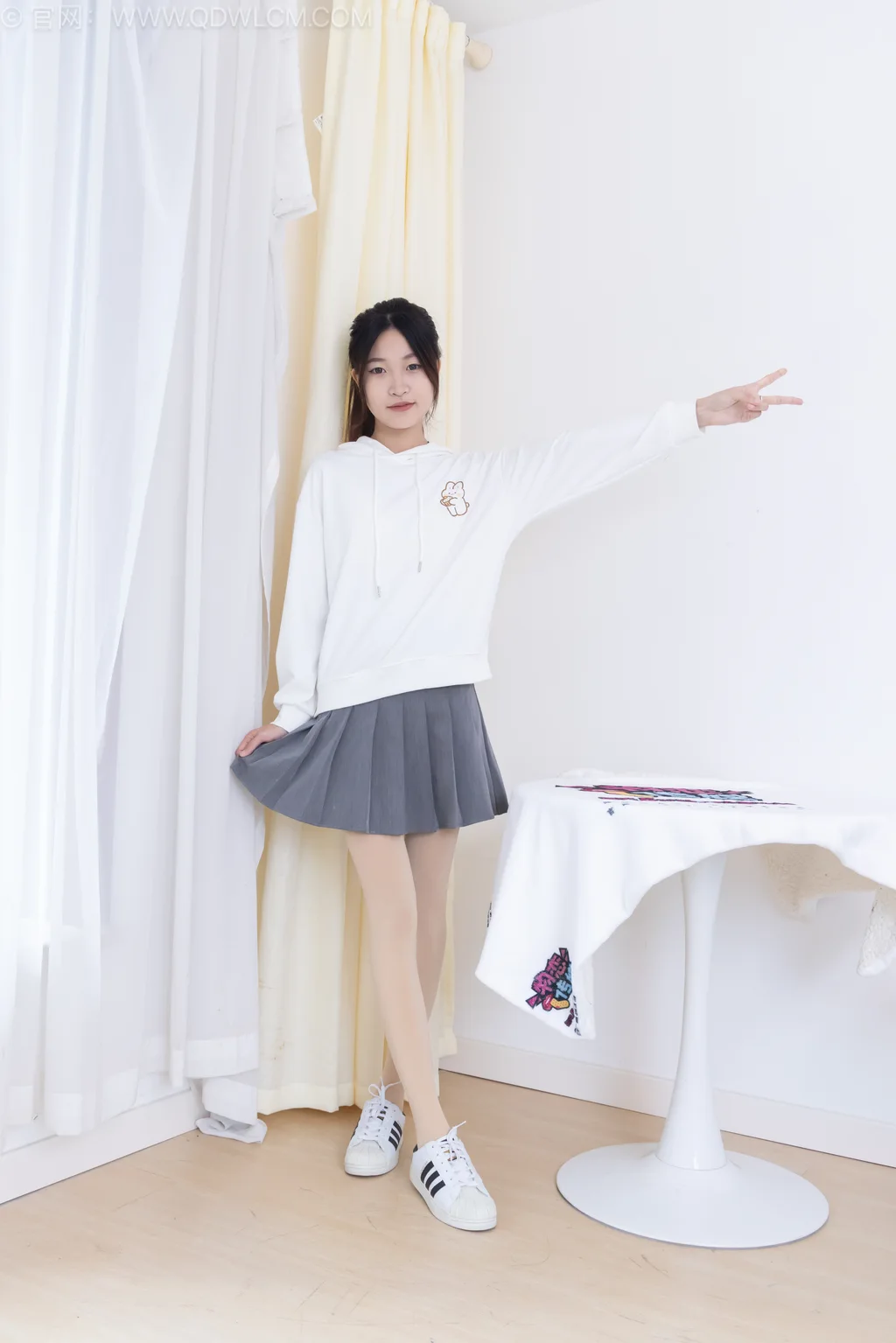 图片[2]-勿恋传媒 NO.2547 小夏-板鞋、厚肉丝[165P/1V/3.93GB]-美图