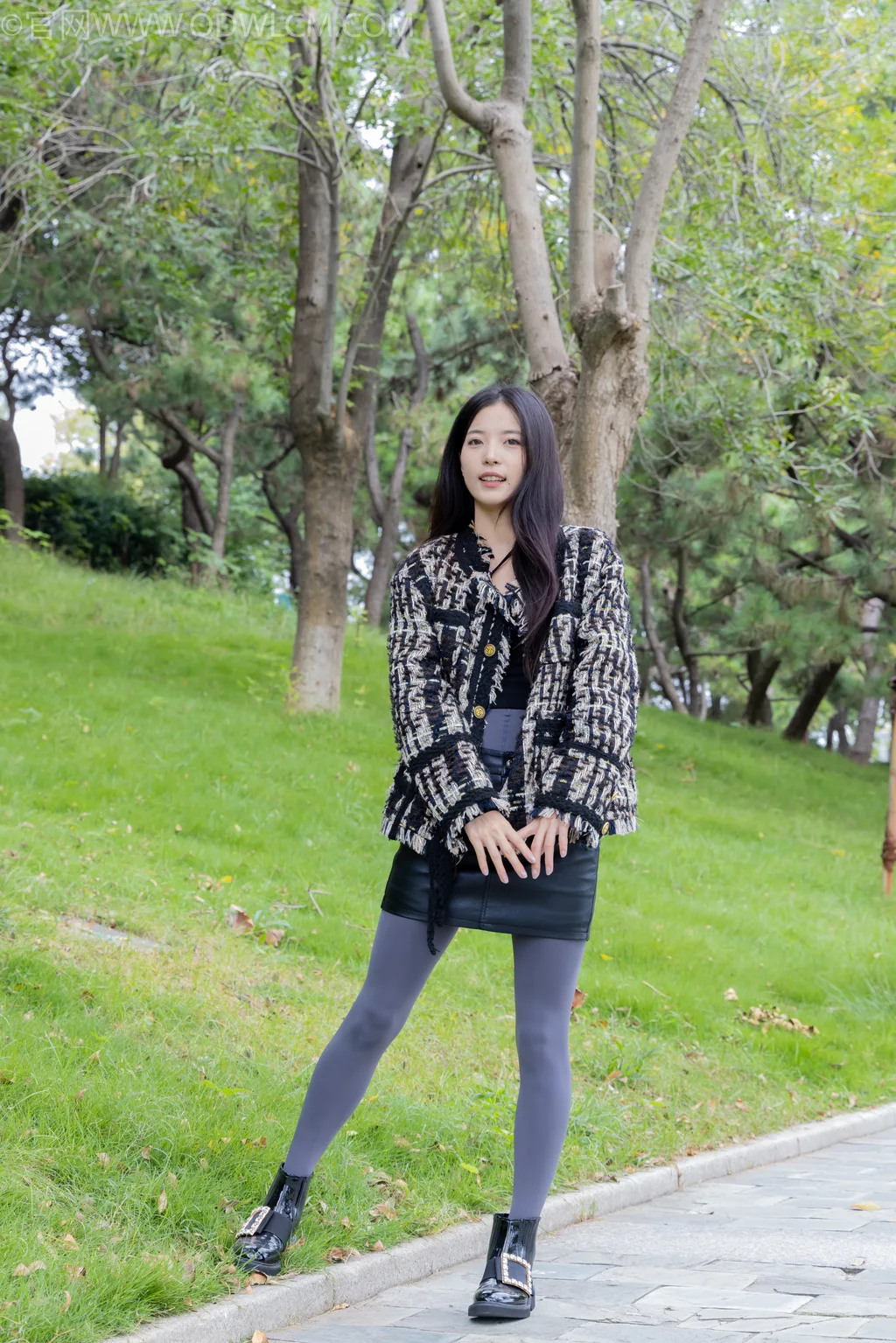 图片[2]-勿恋传媒 NO.2549 茯苓-短靴、厚灰丝[250P/1V/6.29GB]-美图