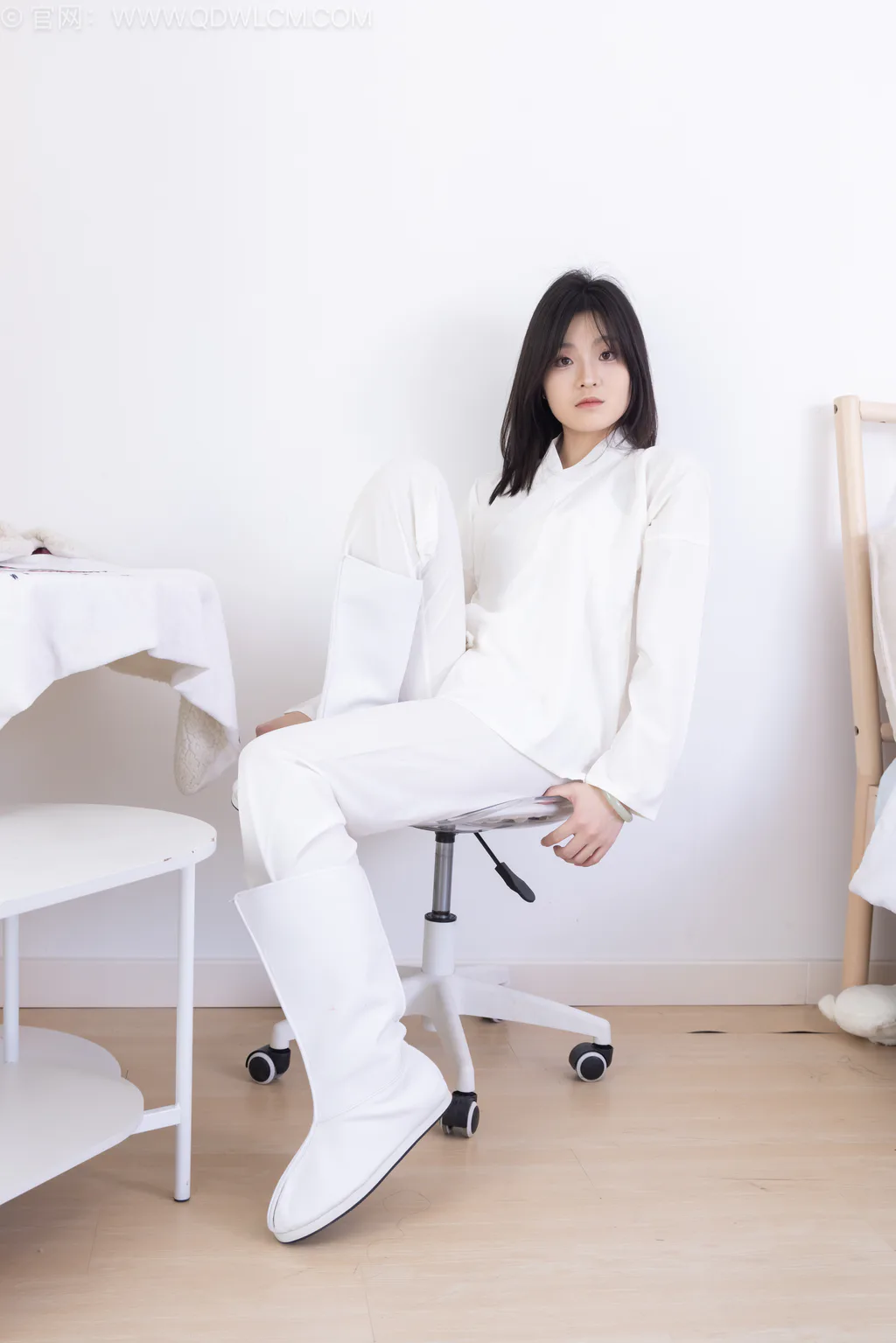 勿恋传媒 NO.2551 青柠-古风长靴、薄肉丝[240P/1V/5.34GB]-美图