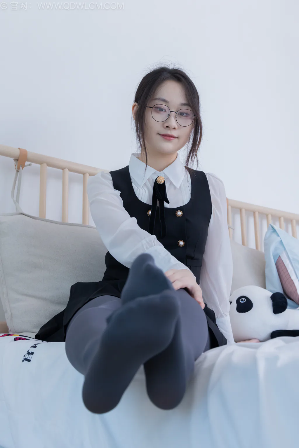 勿恋传媒 NO.2553 小新-皮鞋、厚灰丝、裸足[155P/1V/4.06GB]-美图