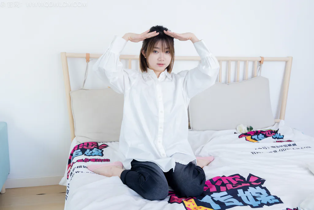 勿恋传媒 NO.2554 欢欢-帆布鞋、粉色船袜[160P/1V/5.00GB]-美图