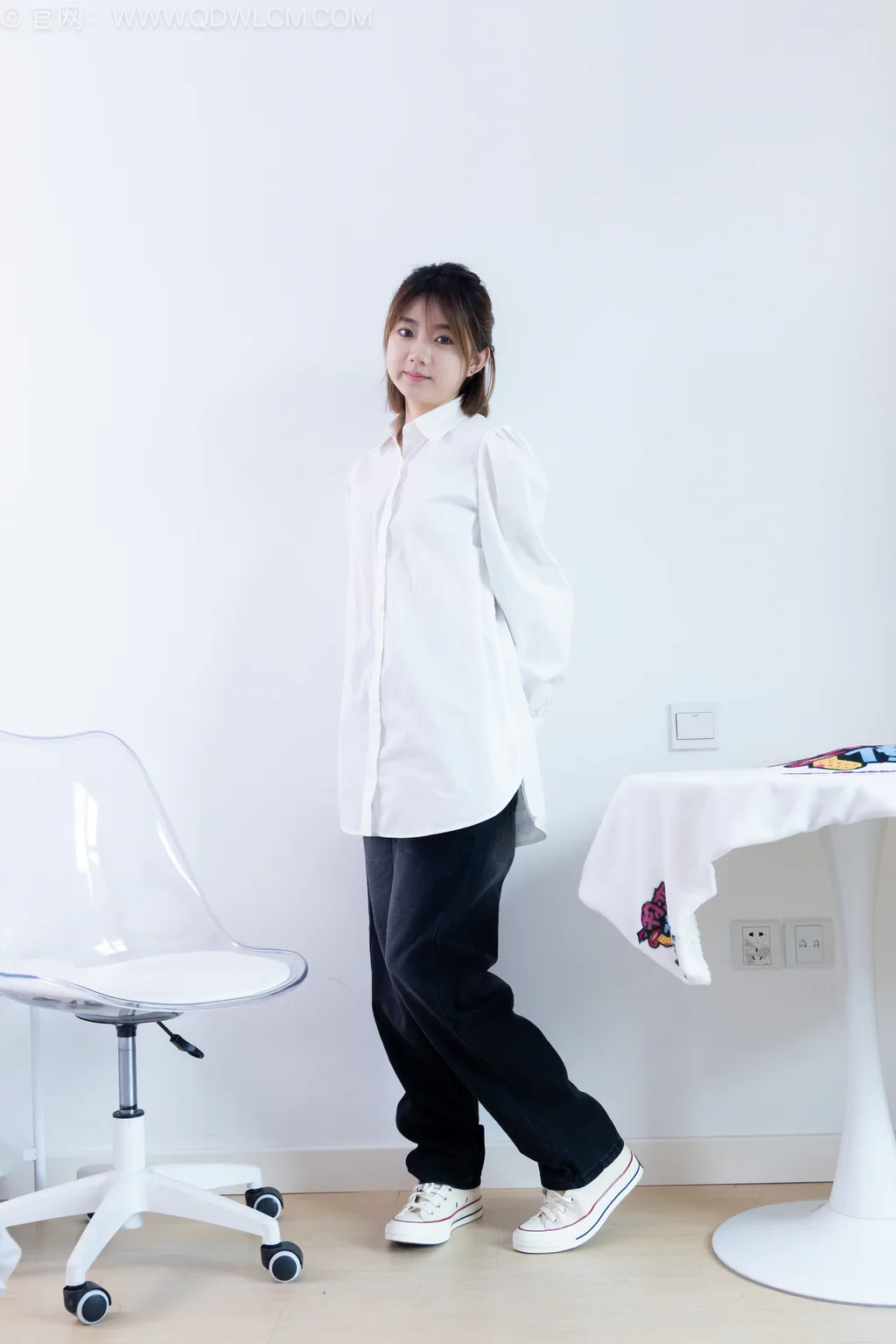 图片[2]-勿恋传媒 NO.2554 欢欢-帆布鞋、粉色船袜[160P/1V/5.00GB]-美图