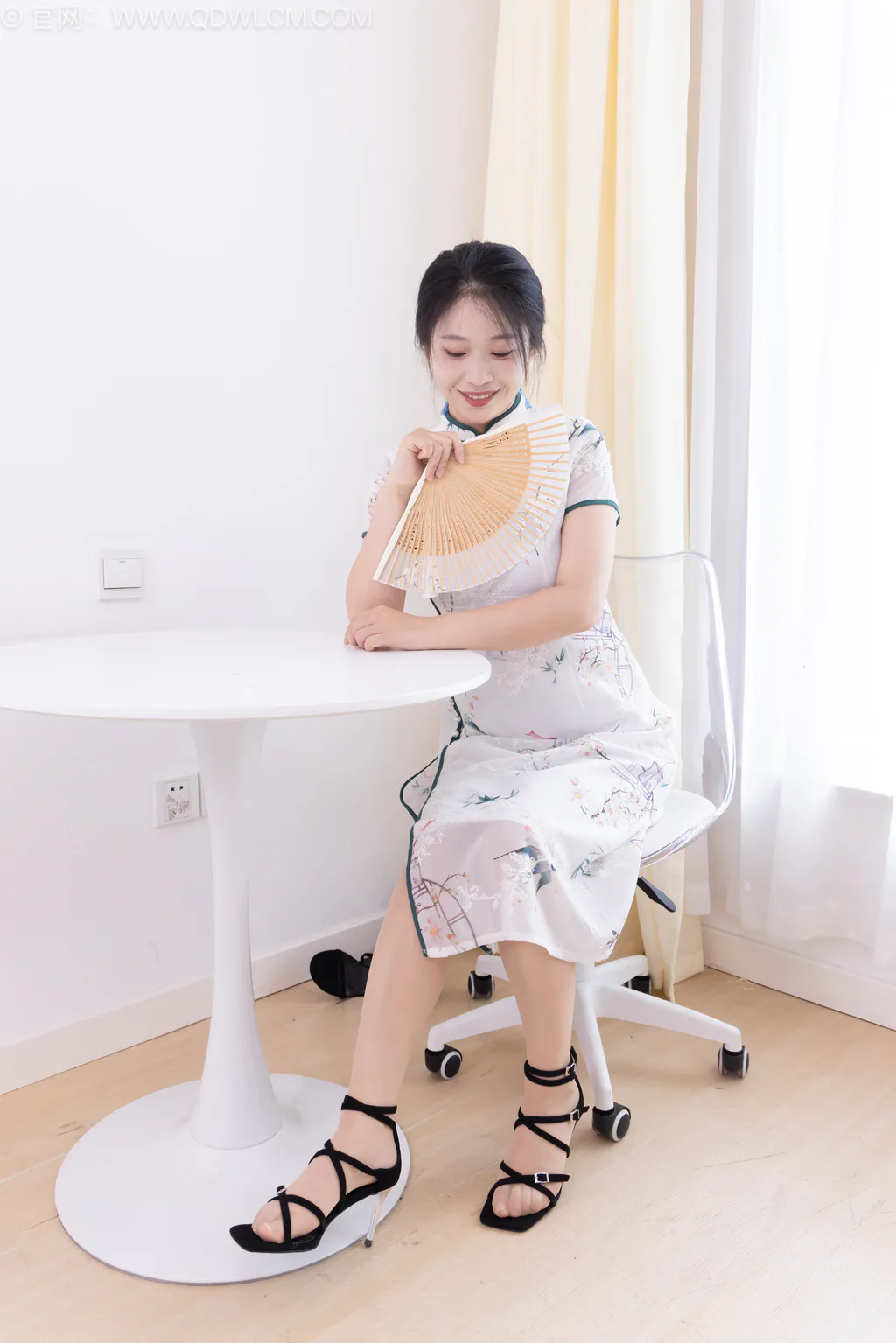 图片[3]-勿恋传媒 NO.2556 小紫-三双高跟鞋、薄肉丝、裸足[165P/1V/6.05GB]-美图