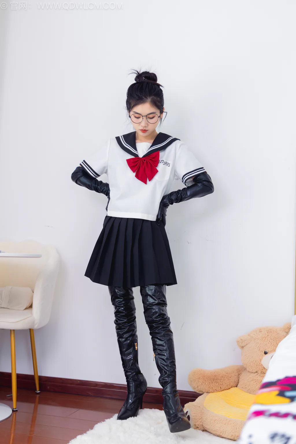 图片[3]-勿恋传媒 NO.2557 米米-高跟长靴、薄白丝、JK至服、皮手套[155P/1V/3.15GB]-美图