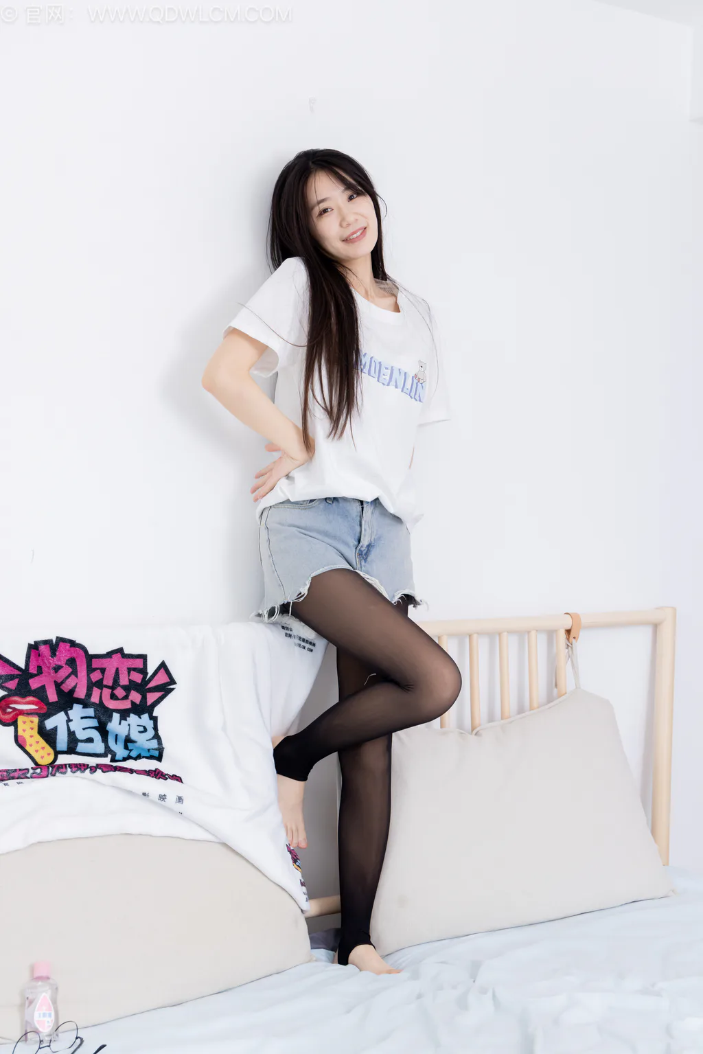 勿恋传媒 NO.2558 菜菜-高跟凉鞋、白棉袜、黑色踩脚裤、裸足[160P/1V/5.30GB]-美图