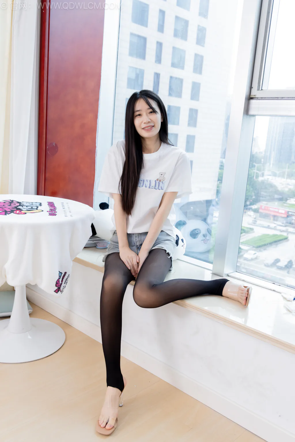 图片[4]-勿恋传媒 NO.2558 菜菜-高跟凉鞋、白棉袜、黑色踩脚裤、裸足[160P/1V/5.30GB]-美图