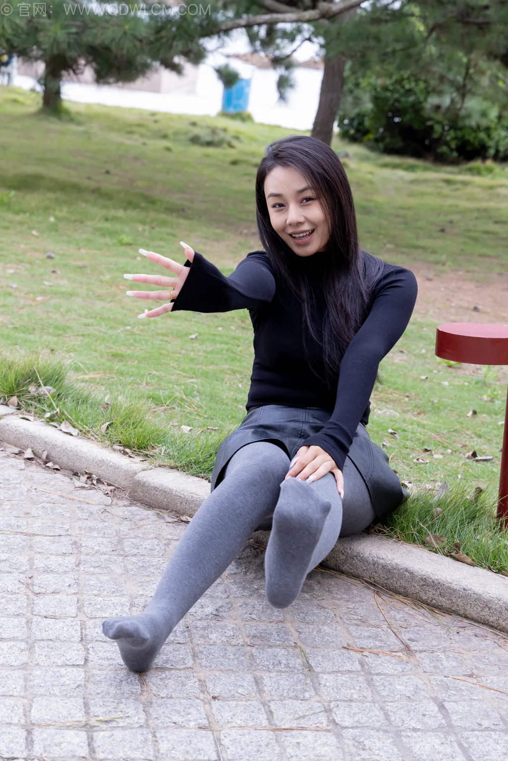 勿恋传媒 NO.2559 岚岚-皮鞋、厚灰丝、穿袜子[255P/1V/7.78GB]-美图