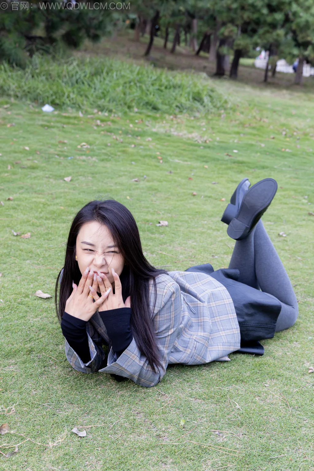 图片[2]-勿恋传媒 NO.2559 岚岚-皮鞋、厚灰丝、穿袜子[255P/1V/7.78GB]-美图