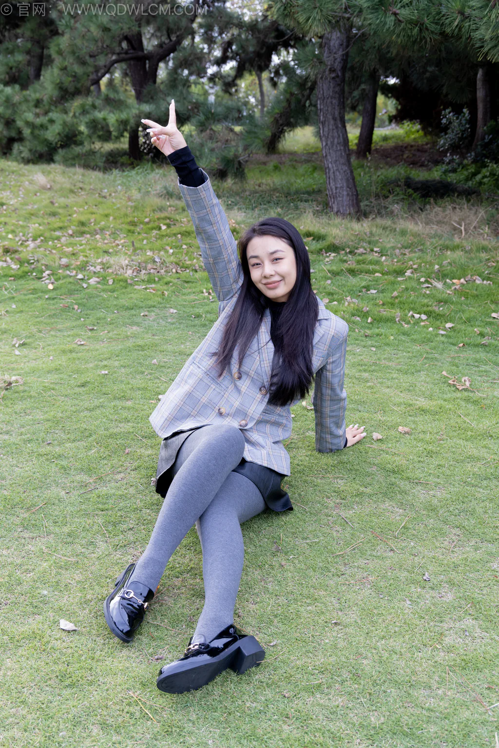 图片[3]-勿恋传媒 NO.2559 岚岚-皮鞋、厚灰丝、穿袜子[255P/1V/7.78GB]-美图