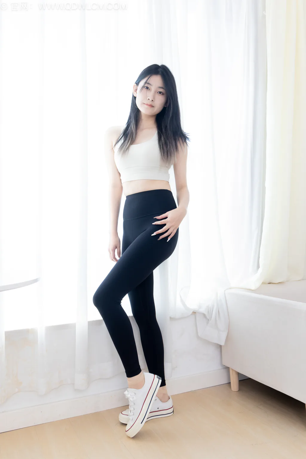 勿恋传媒 NO.2561 贝壳-板鞋、帆布鞋、短肉丝、瑜伽裤[165P/1V/4.84GB]-美图