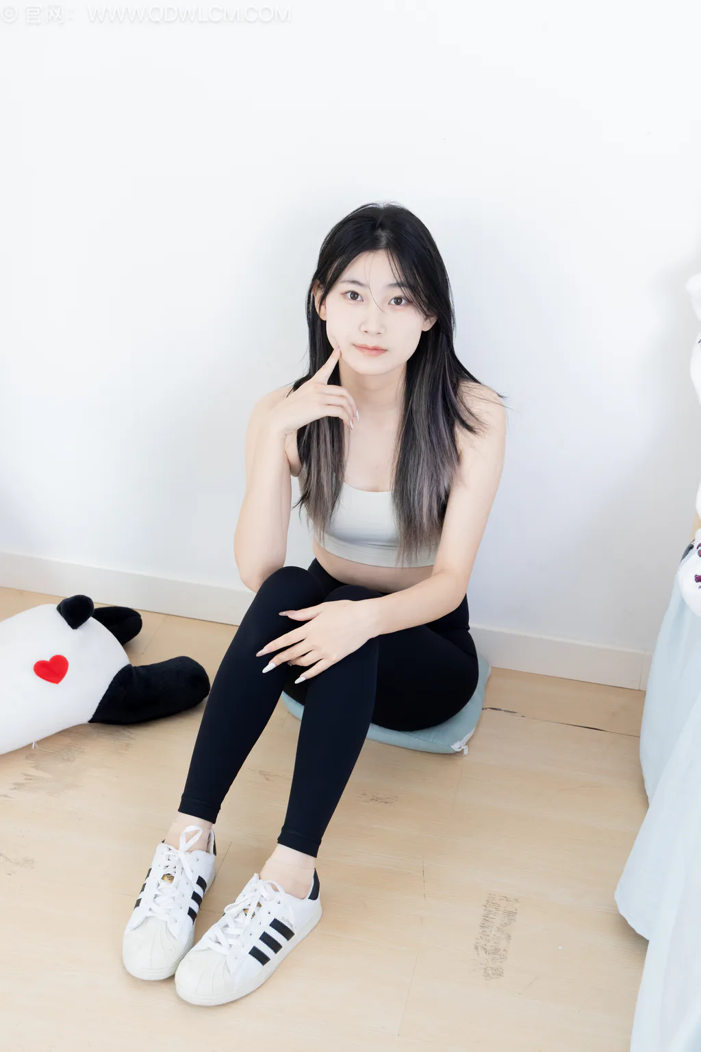 图片[2]-勿恋传媒 NO.2561 贝壳-板鞋、帆布鞋、短肉丝、瑜伽裤[165P/1V/4.84GB]-美图