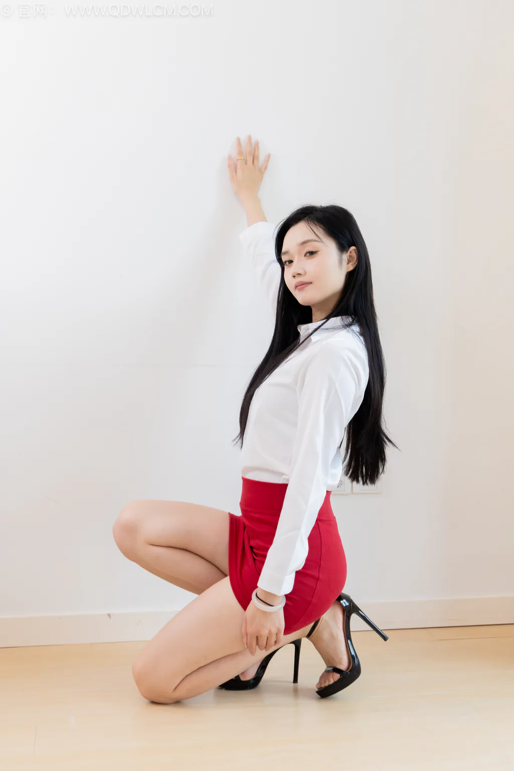 勿恋传媒 NO.2564 橙子-高跟凉鞋、薄肉丝[210P/1V/3.73GB]-美图