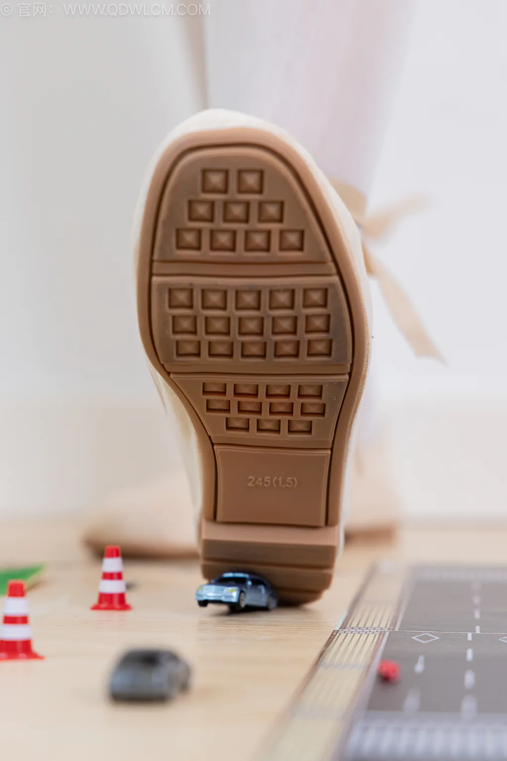 图片[2]-勿恋传媒 NO.2565 泡泡-平底鞋、薄白丝大腿袜、体操服[158P/1V/3.59GB]-美图