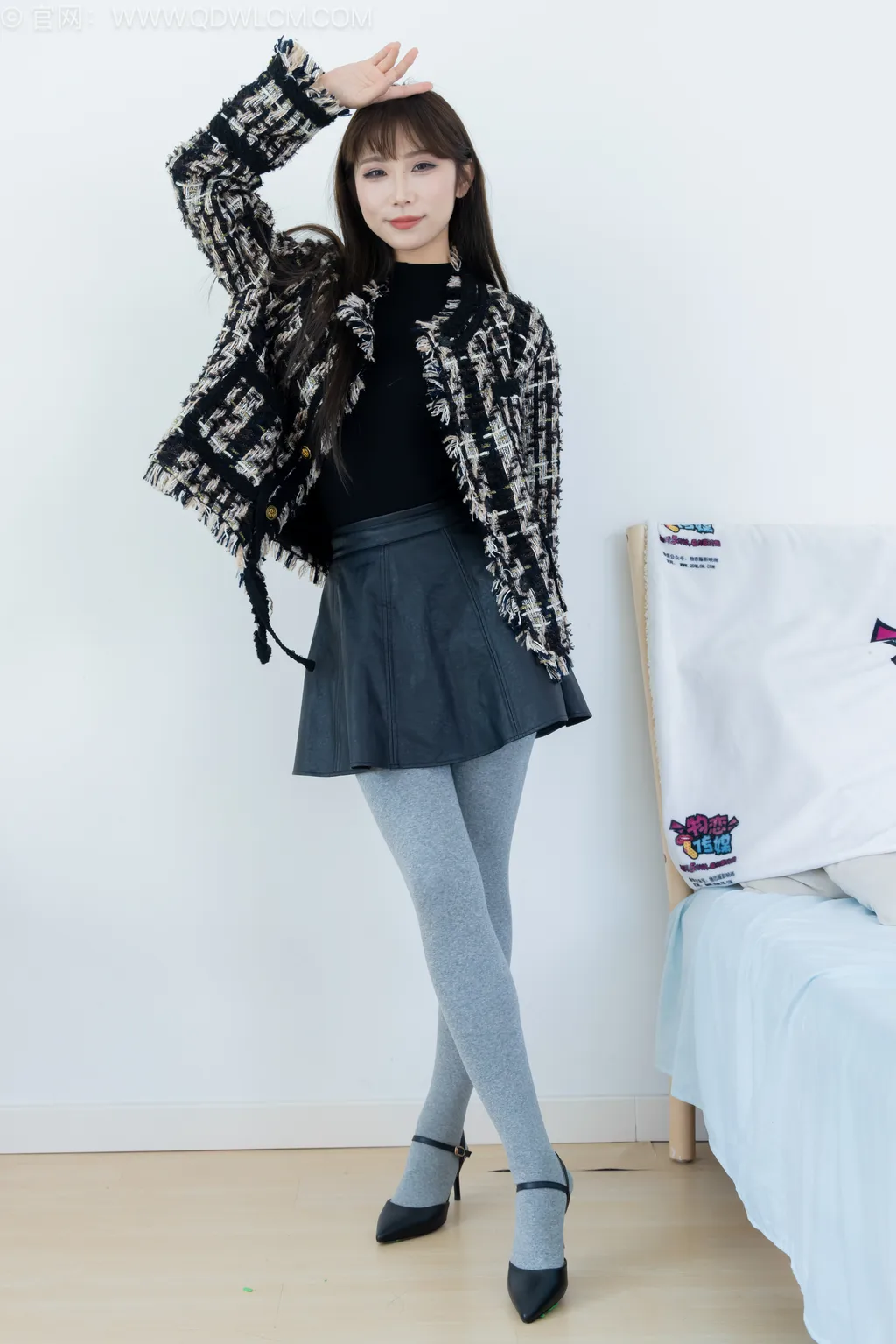 图片[2]-勿恋传媒 NO.2531 泡泡-高跟鞋、厚灰丝[165P/1V/4.21GB]-美图