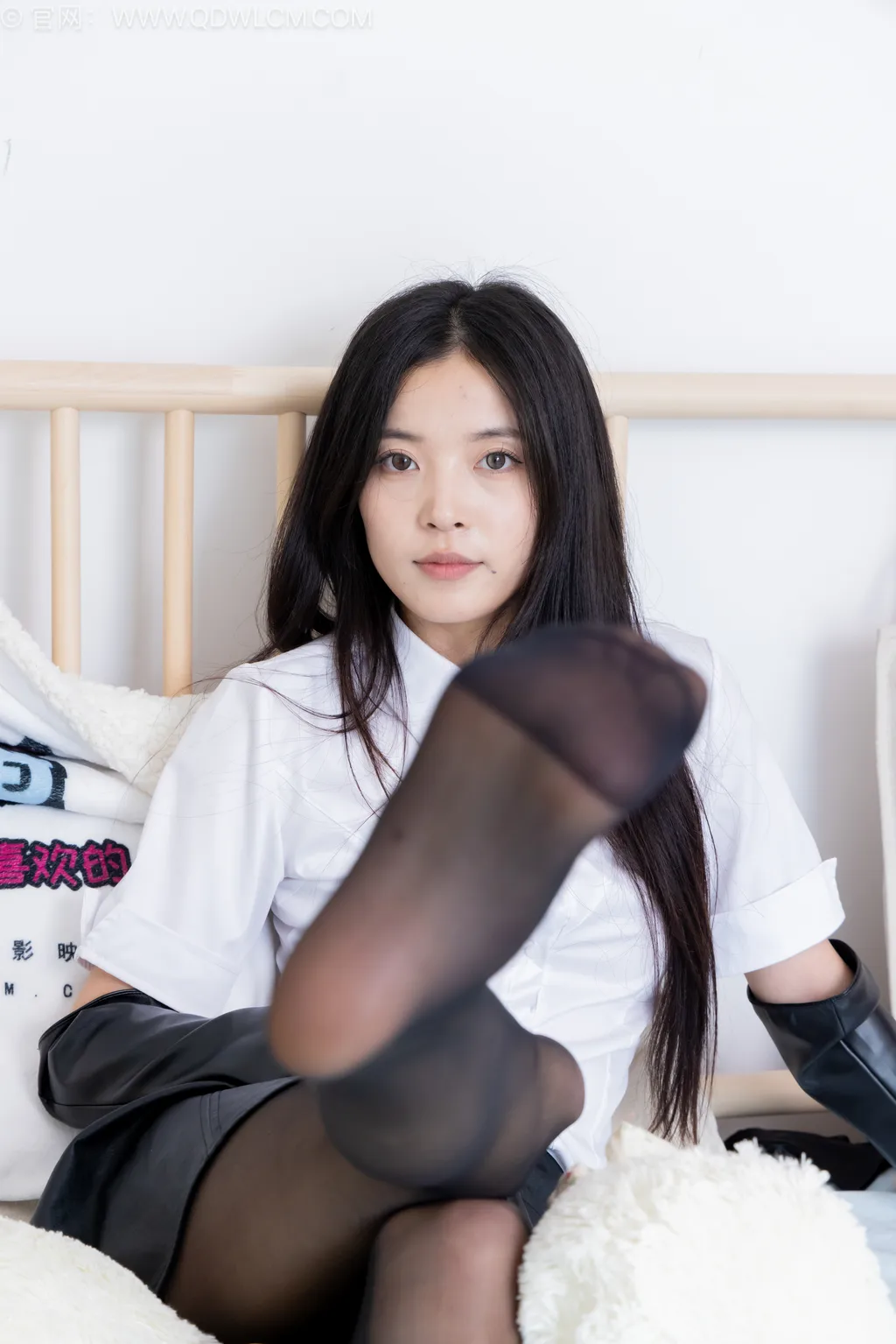 勿恋传媒 NO.2542 茯苓-高跟长靴、薄黑丝、裸足、皮衣皮手套[165P/1V/3.88GB]-美图