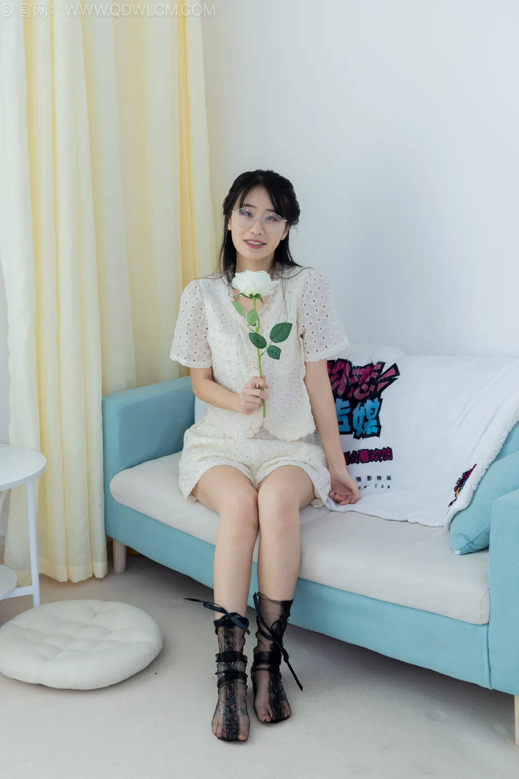 图片[3]-勿恋传媒 NO.2543 菜菜-高跟鞋、蕾SI短黑丝、裸足、银色脚链[150P/1V/3.68GB]-美图