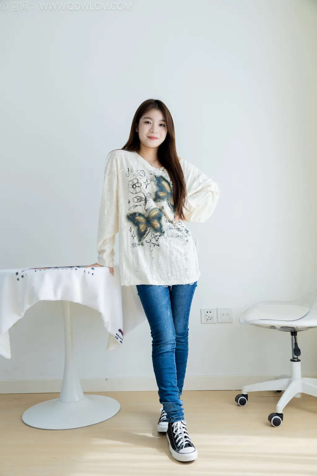 图片[2]-勿恋传媒 NO.2544 闪闪-帆布鞋、纯白棉袜、蓝色丝、裤里丝[160P/1V/4.37GB]-美图