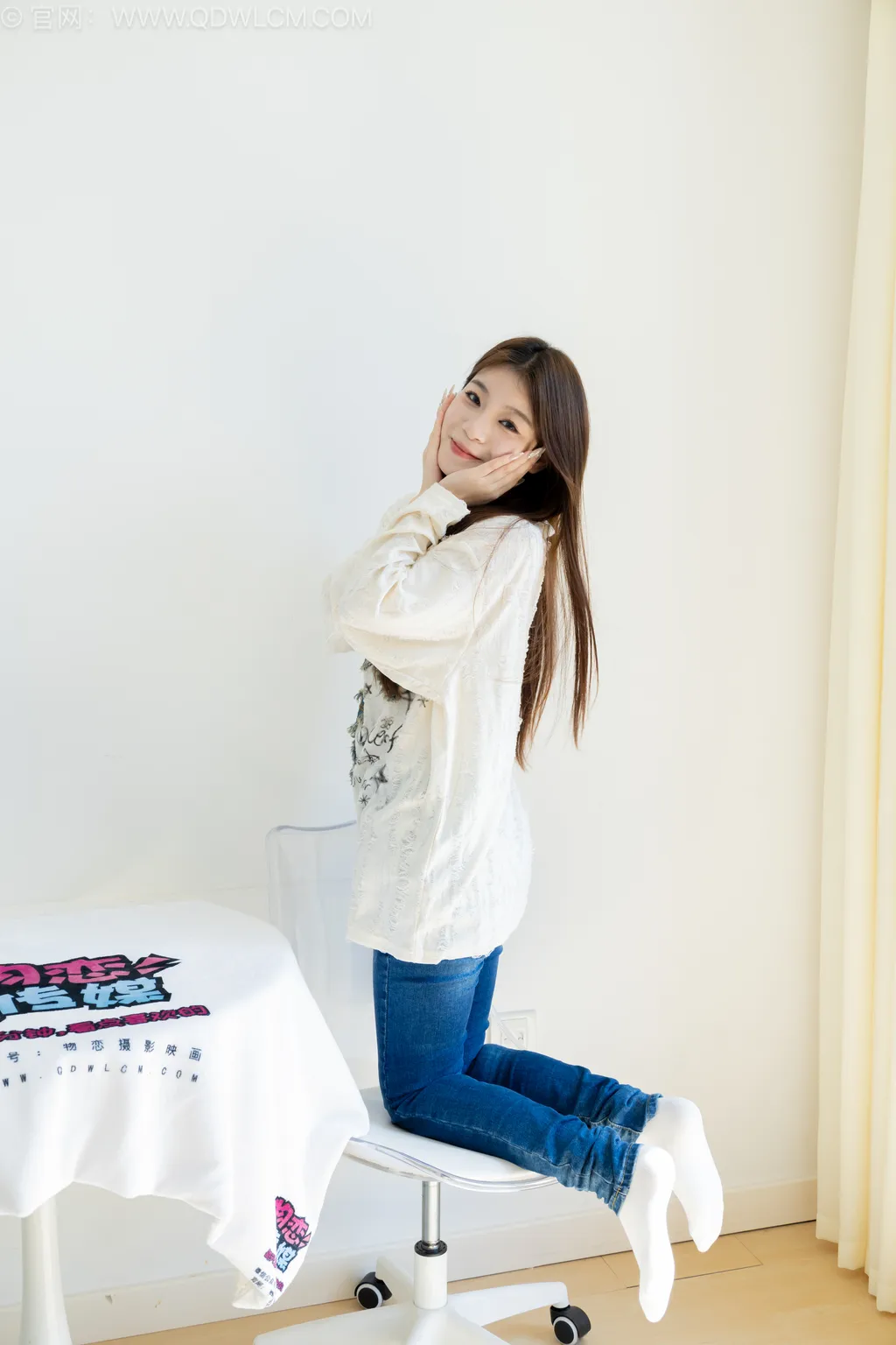 图片[3]-勿恋传媒 NO.2544 闪闪-帆布鞋、纯白棉袜、蓝色丝、裤里丝[160P/1V/4.37GB]-美图