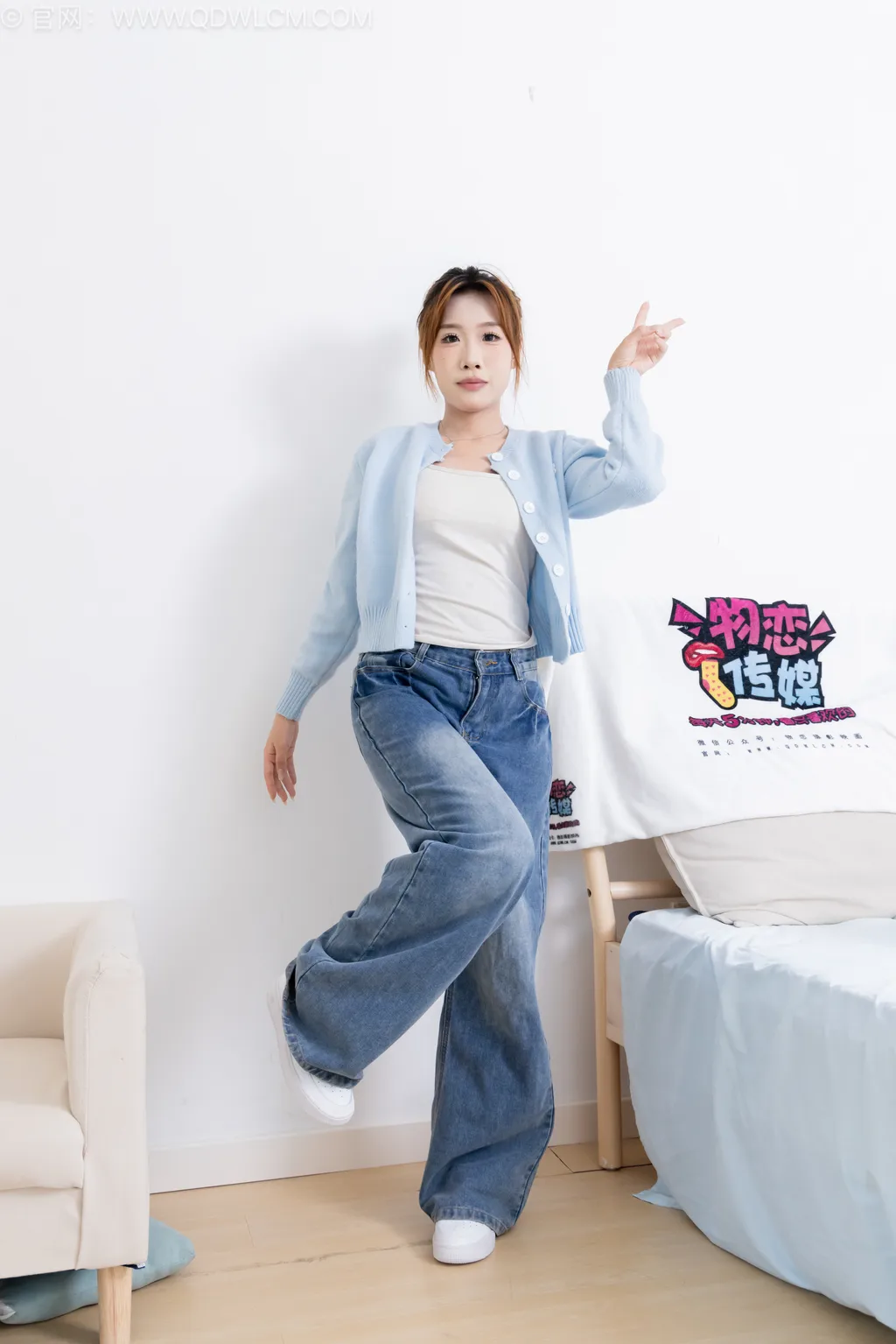 图片[2]-勿恋传媒 NO.2545 小艺-板鞋、纯白棉袜、裸足[150P/1V/3.85GB]-美图