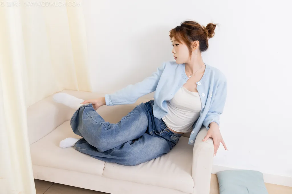 图片[4]-勿恋传媒 NO.2545 小艺-板鞋、纯白棉袜、裸足[150P/1V/3.85GB]-美图