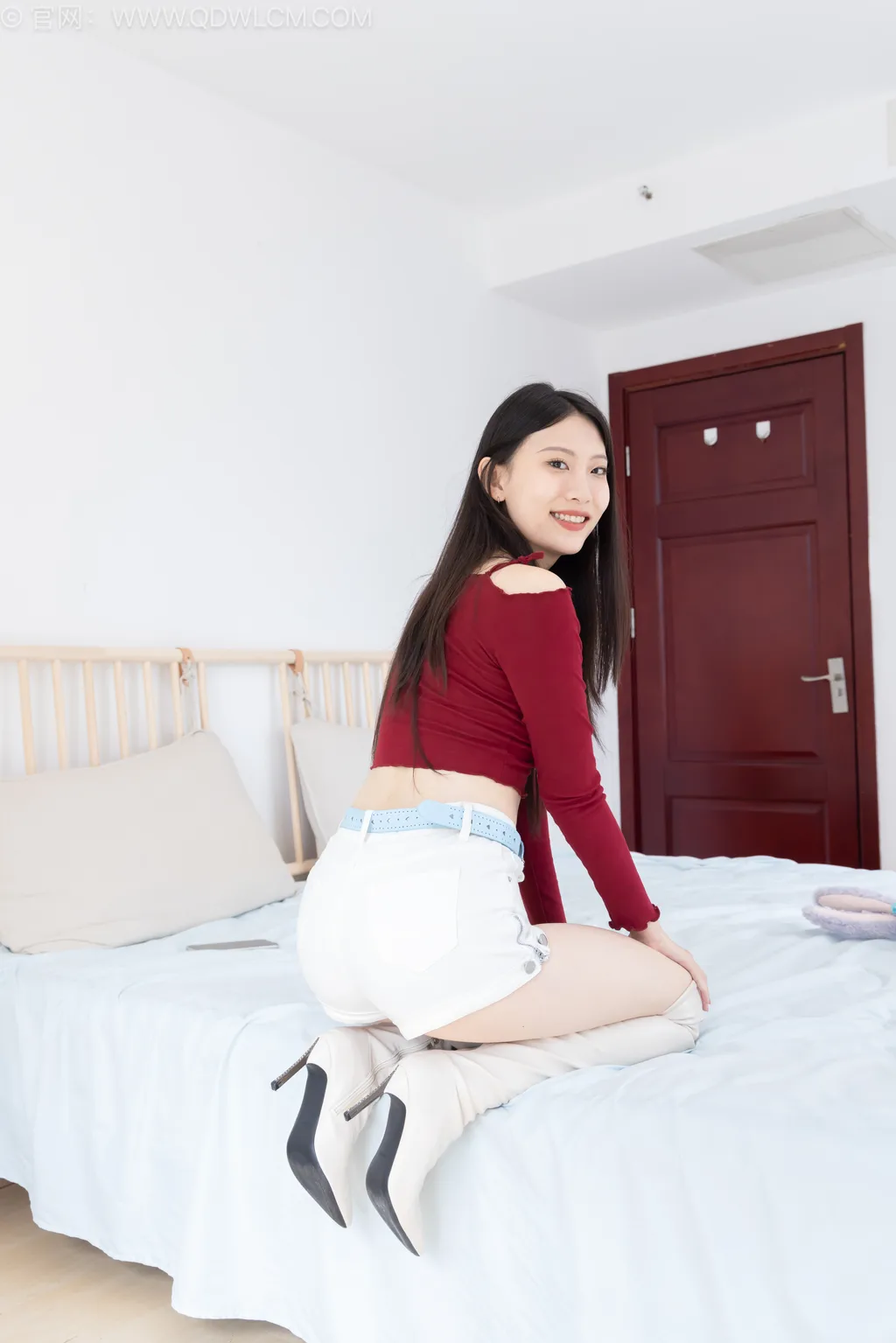 图片[4]-勿恋传媒 NO.2507 奶糖-长靴、白棉袜、裸足[179P/1V/3.35GB]-美图