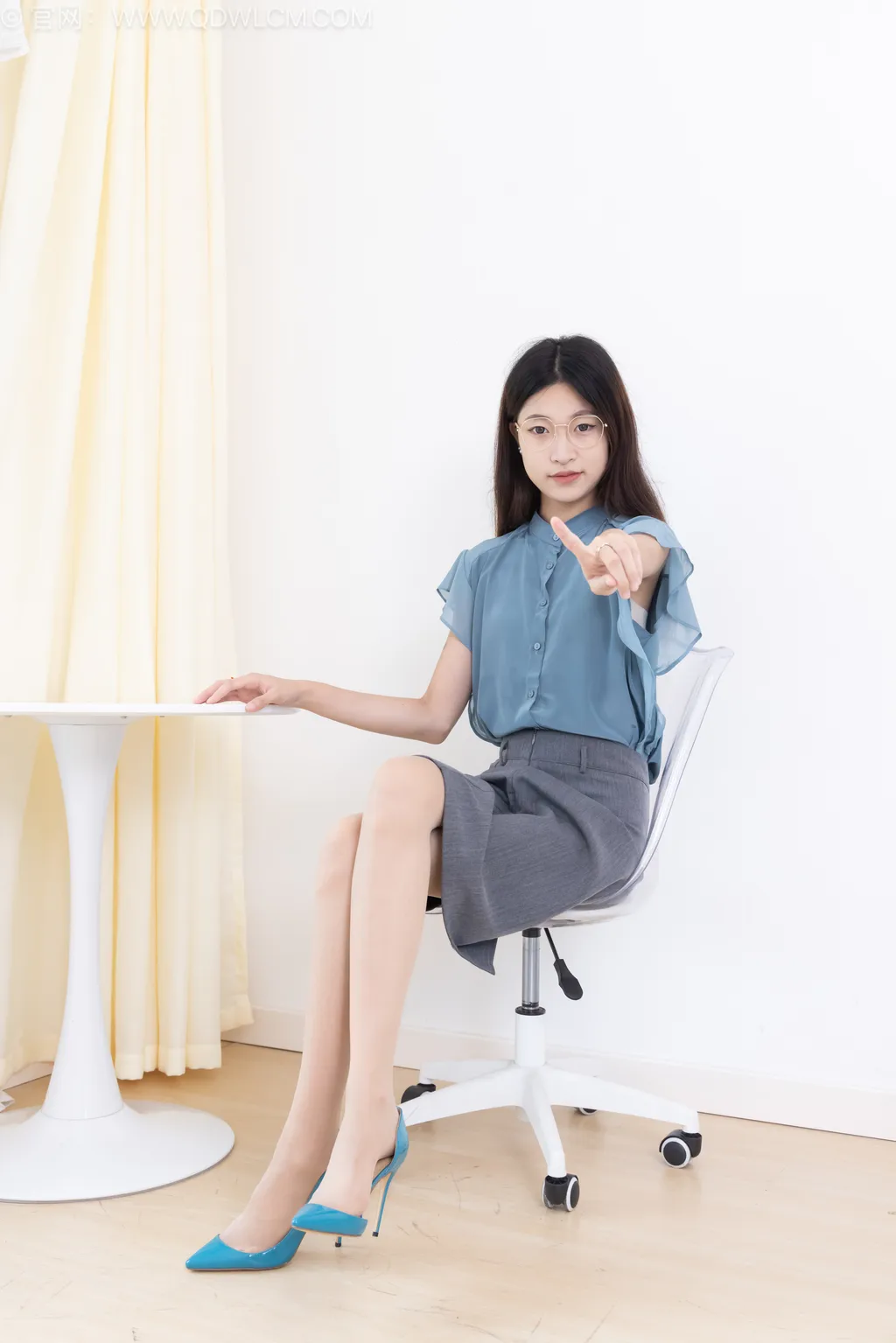 图片[3]-勿恋传媒 NO.2508 小夏-高跟鞋、薄肉丝、裸足[150P/1V/6.04GB]-美图