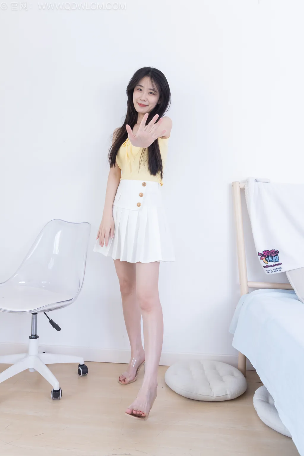 图片[2]-勿恋传媒 NO.2510 菜菜-高跟鞋、高跟凉鞋、短白棉袜、裸足[170P/1V/6.55GB]-美图