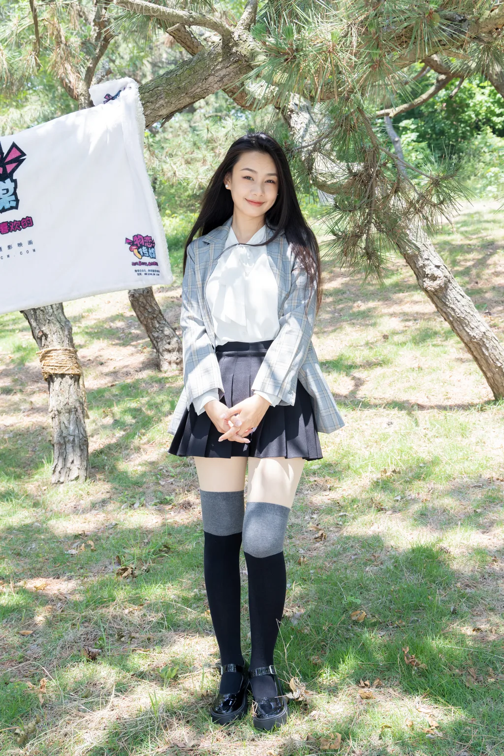 图片[2]-勿恋传媒 NO.2511 岚岚-至服、皮鞋、黑灰拼接过膝袜、厚肉丝[200P/1V/6.35GB]-美图