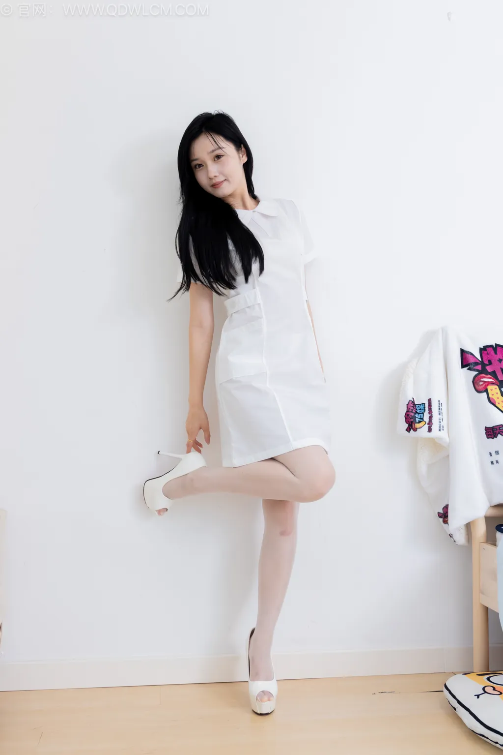 图片[2]-勿恋传媒 NO.2519 橙子-高跟鞋、油亮薄白丝、互士服[160P/1V/3.87GB]-美图