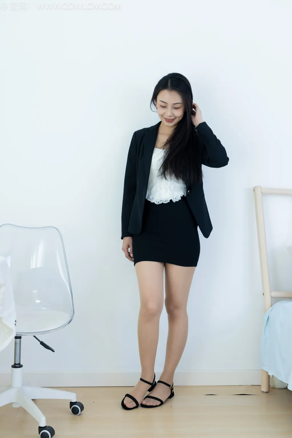 图片[2]-勿恋传媒 NO.2523 岚岚-低跟凉鞋、薄肉丝、ol至服[150P/1V/3.32GB]-美图