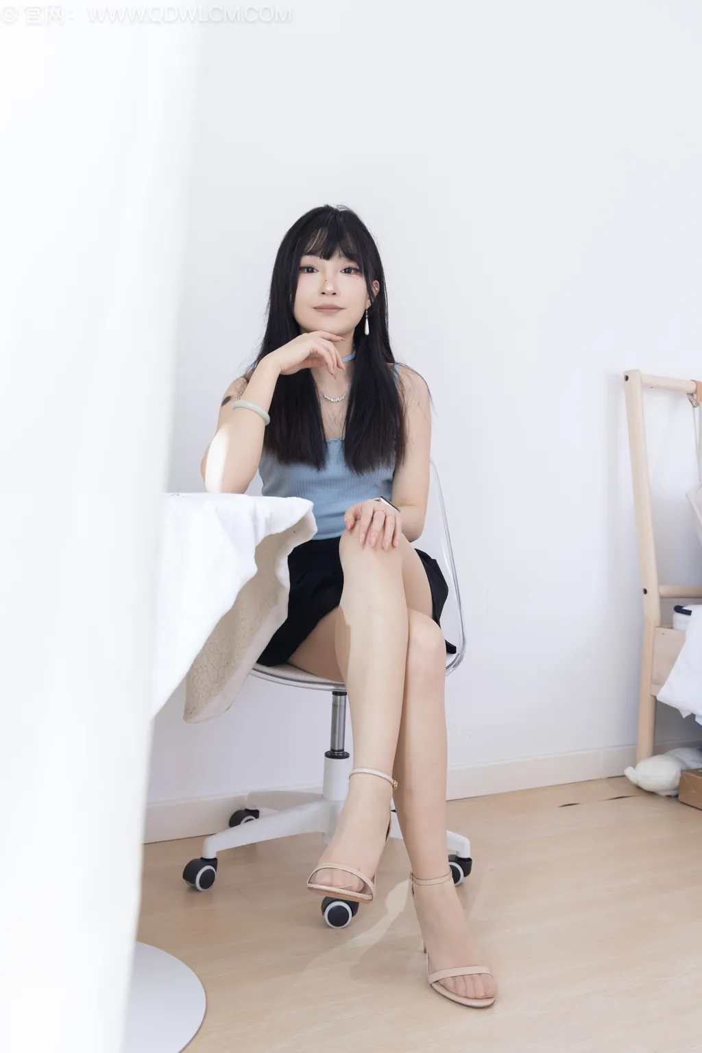 图片[4]-勿恋传媒 NO.2524 嘟嘟-高跟鞋、帆布鞋、薄肉丝、裸足[160P/1V/3.69GB]-美图