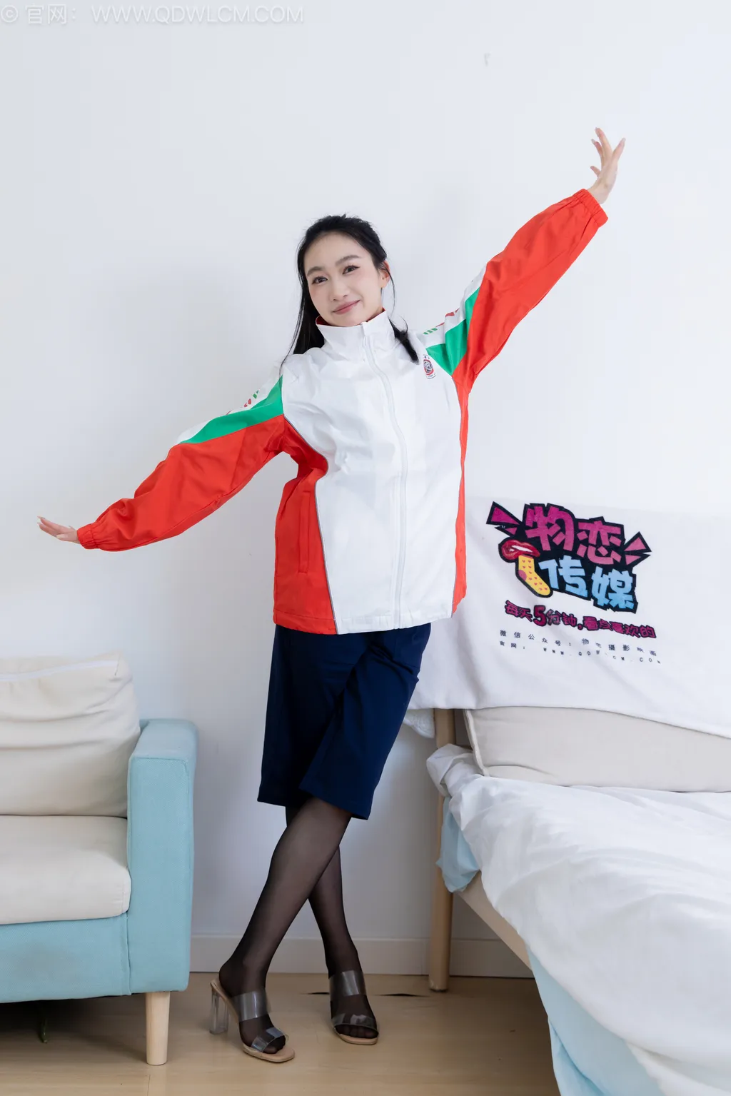 图片[2]-勿恋传媒 NO.2525 小影-高跟凉鞋、薄黑丝、裸足[168P/1V/3.73GB]-美图