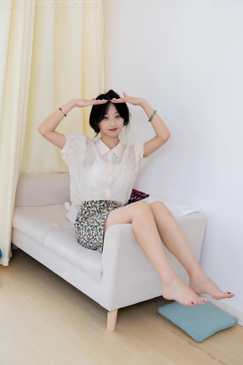 图片[3]-勿恋传媒 NO.2526 南南-三双高跟鞋、薄肉丝、裸足[155P/1V/5.00GB]-美图