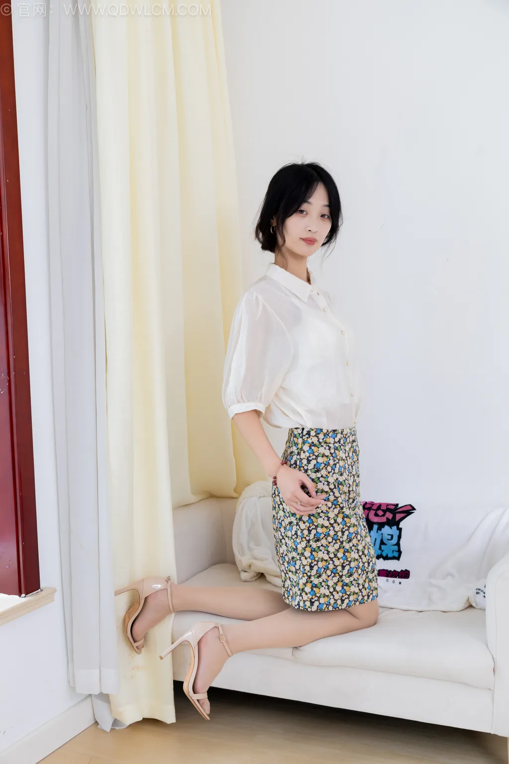 图片[4]-勿恋传媒 NO.2526 南南-三双高跟鞋、薄肉丝、裸足[155P/1V/5.00GB]-美图