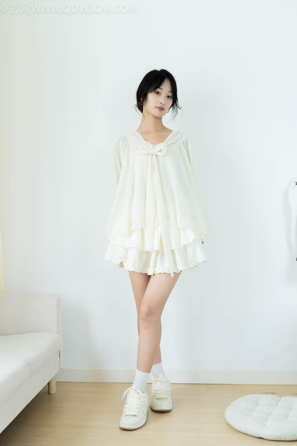 图片[2]-勿恋传媒 NO.2489 南南-板鞋、白棉袜、裸足[150P/1V/3.47GB]-美图