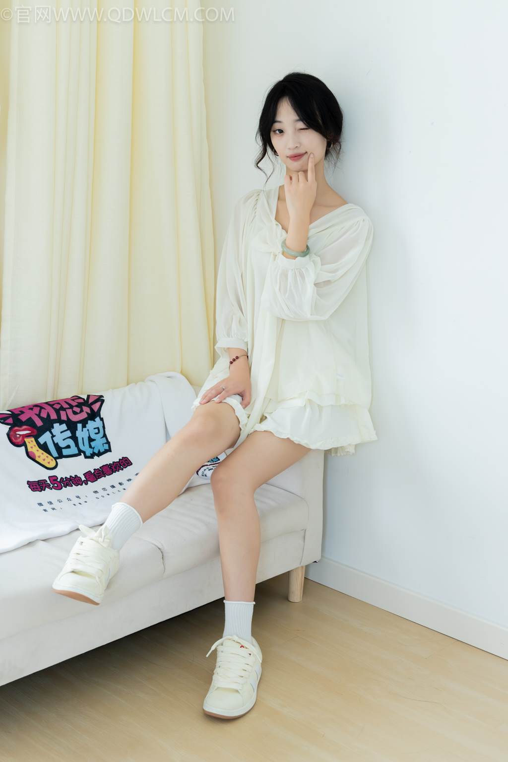 图片[4]-勿恋传媒 NO.2489 南南-板鞋、白棉袜、裸足[150P/1V/3.47GB]-美图