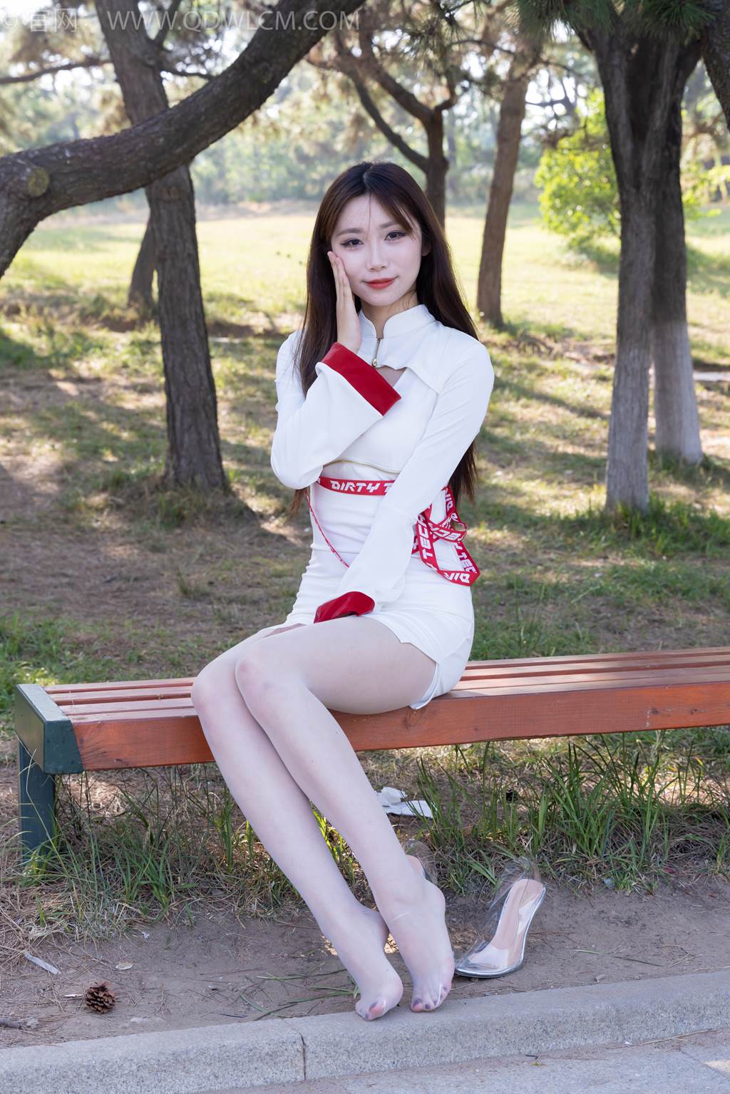 图片[2]-勿恋传媒 NO.2471 泡泡-高跟鞋、油亮薄白丝[180P/1V/4.71GB]-美图