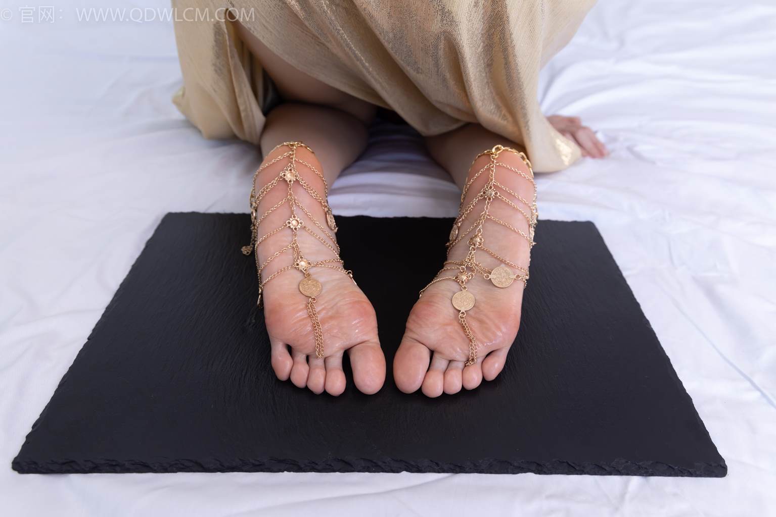 图片[2]-勿恋传媒 NO.2472 菜菜-高跟鞋、薄白丝、裸足[265P/1V/5.23GB]-美图