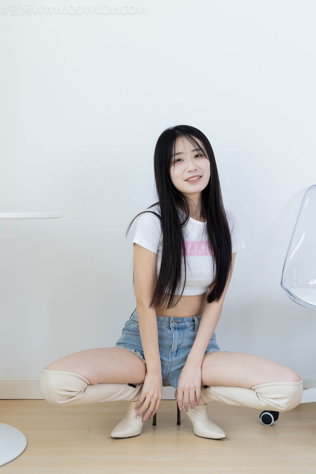 图片[1]-勿恋传媒 NO.2475 菜菜-长靴、白棉袜、裸足[184P/1V/4.70GB]-美图