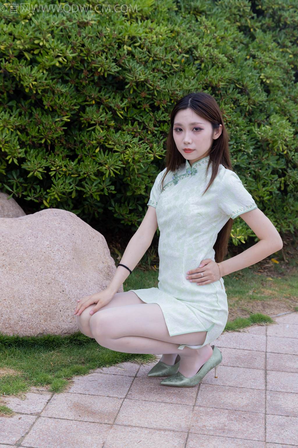 图片[3]-勿恋传媒 NO.2477 泡泡-旗袍、高跟鞋、薄白丝[150P/1V/4.00GB]-美图