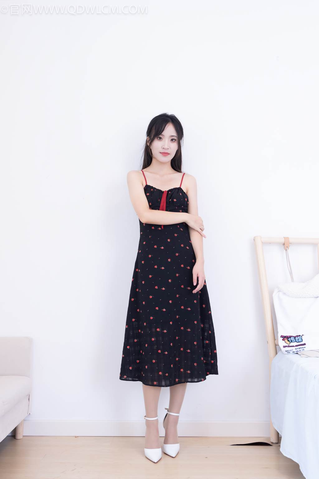 图片[2]-勿恋传媒 NO.2481 辣辣-高跟鞋、薄肉丝[150P/1V/3.72GB]-美图